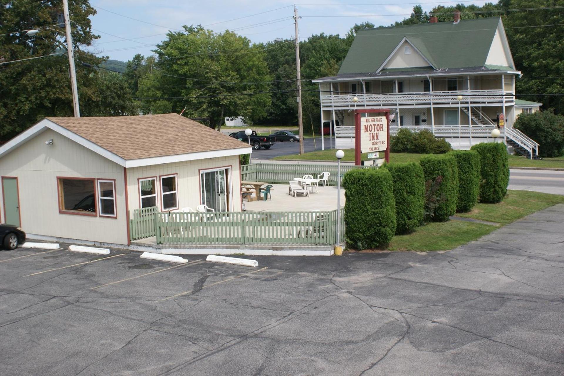 Northern Peaks Motor Inn ゴーラム エクステリア 写真